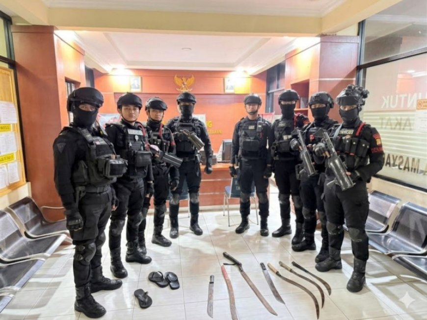 Brimob Polda Metro Gagalkan Tawuran di Cikarang, Dua Remaja dan Sajam Diamankan